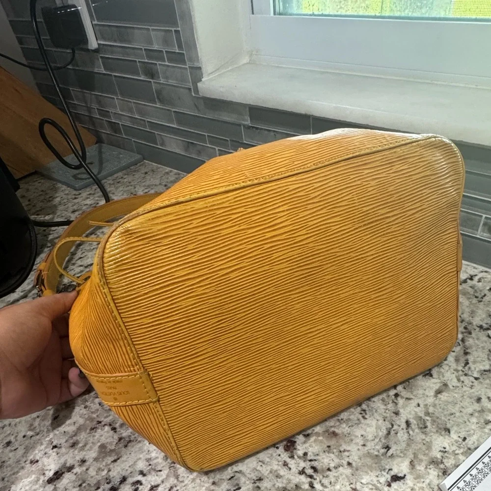 Louis Vuitton Epi Noe with COA